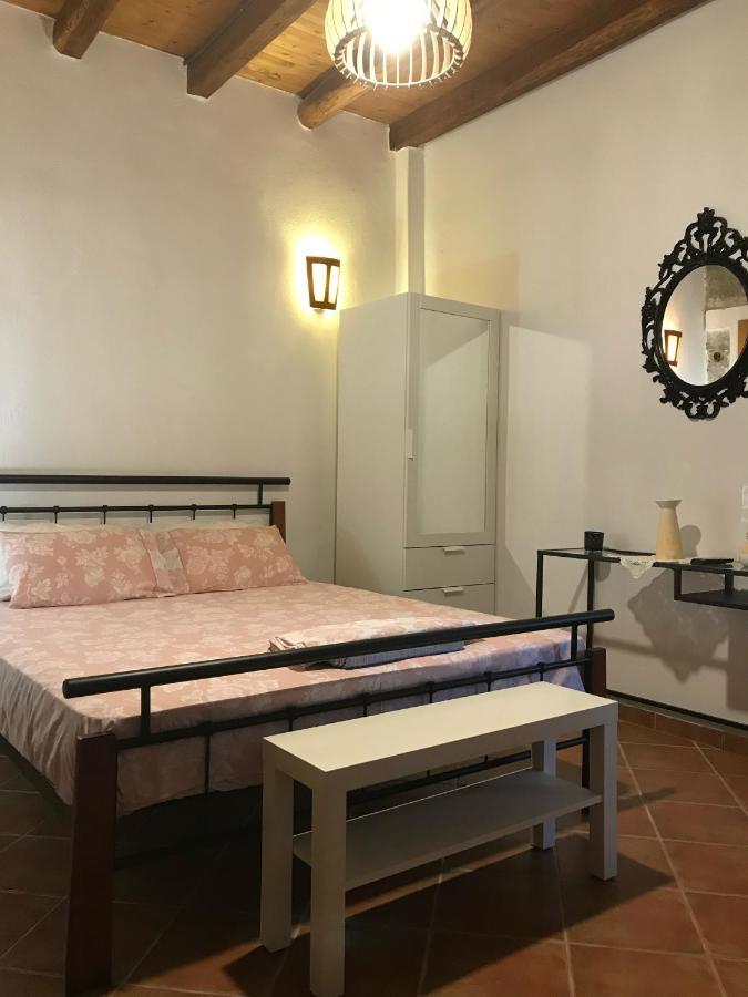 הוילה סיקיה Kyr Gianni Mansion מראה חיצוני תמונה
